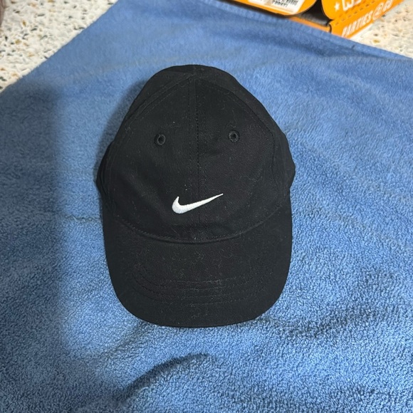 Nike Black Hat Classic Sports Style - Picture 1 of 5